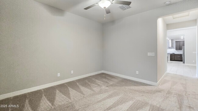 Building Photo - 18407 W Sandlewood Dr