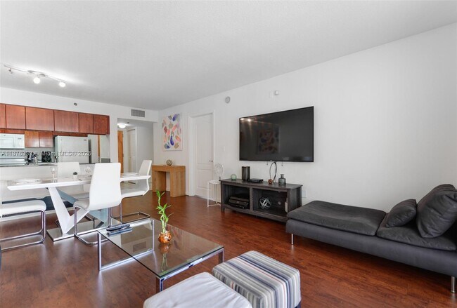 Building Photo - 1200 Brickell Bay Dr
