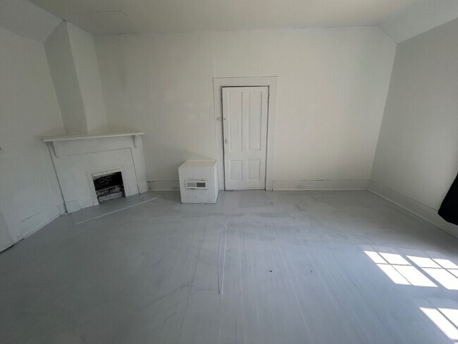Building Photo - 110 Huger St