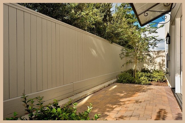 Building Photo - 215 Willow St