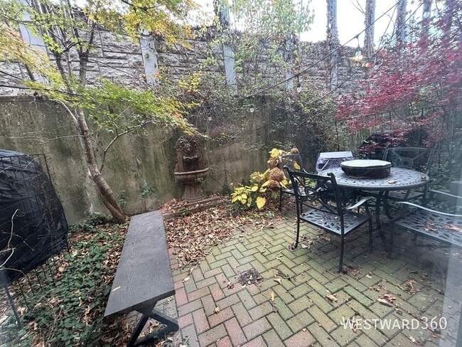 Building Photo - 1801 W Winnemac Ave