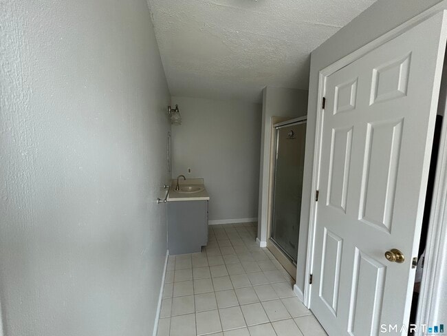 Building Photo - 14 Normandy Dr