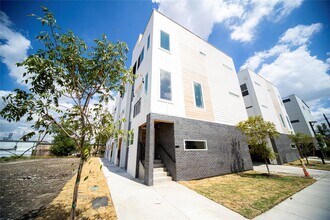 Building Photo - 236 Urbane Crst Dr