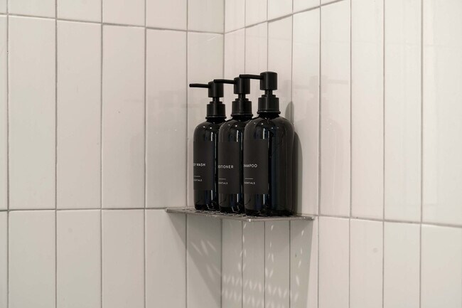 Building Photo - 1122 W Chicago Ave