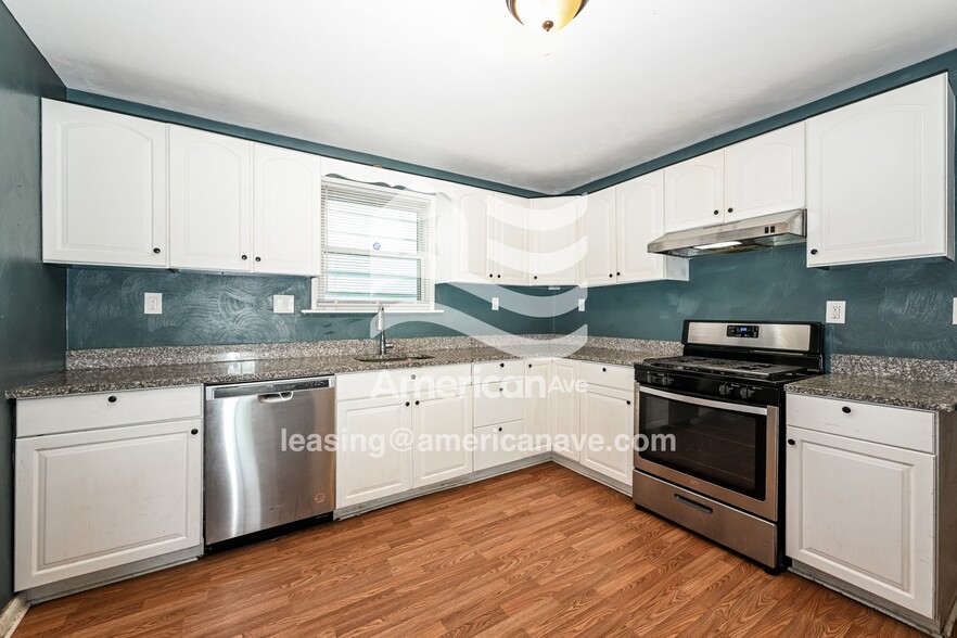 Building Photo - 1605 Mobile Ave