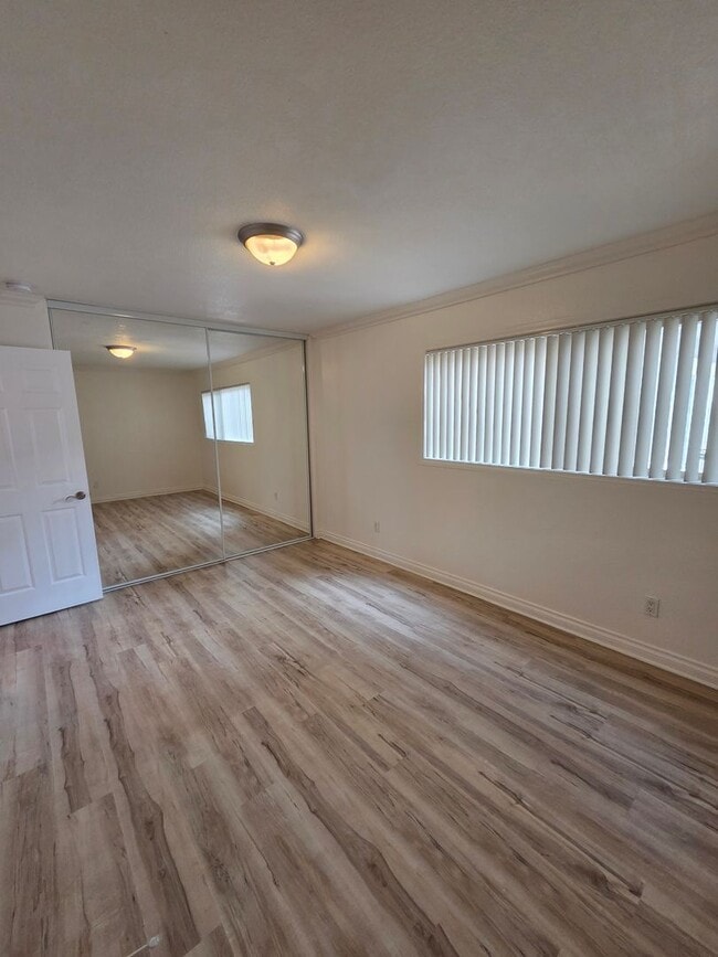 Building Photo - 2-Bed, 1-Bath Condo w/Pool