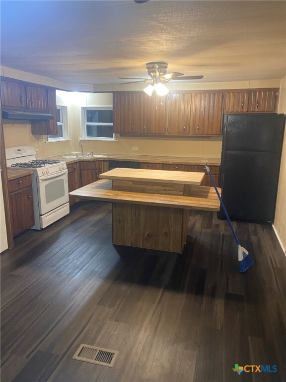 Building Photo - 5576 Helm Ln