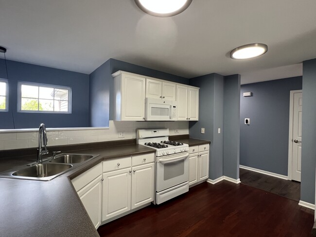 Building Photo - 3413 Blue Ridge Dr