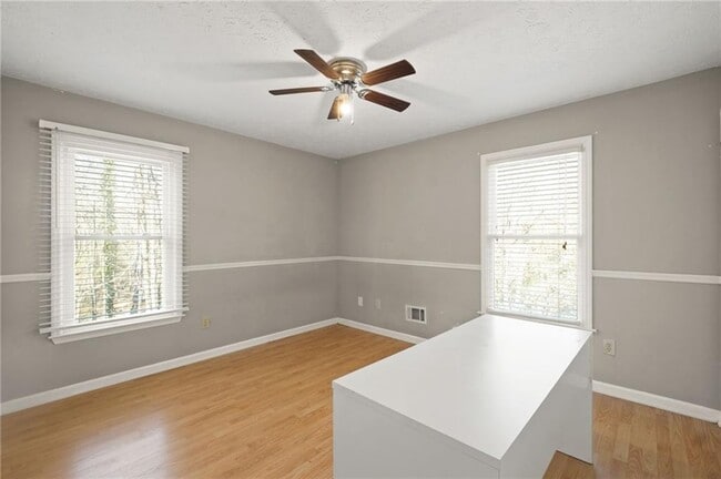 Building Photo - 675 Clearwater Pl