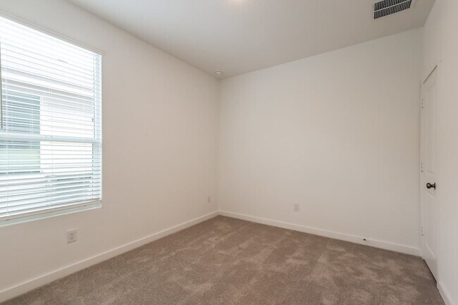 Building Photo - 11515 Cedar Cl