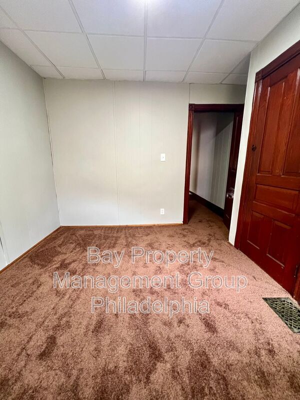 Building Photo - 502 Buttonwood St