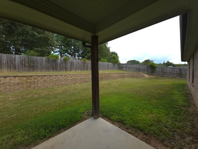 Building Photo - BEAUTIFUL and SPACIOUS 3-bedroom, 2-bathro...