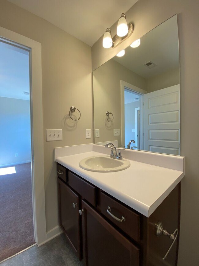 Building Photo - Beautiful home for Rent in Talladega, AL!!...