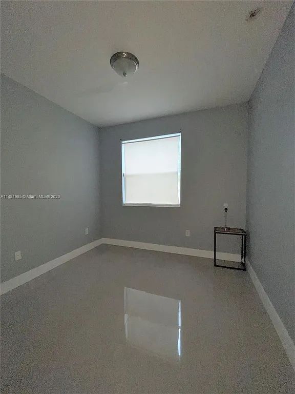 Building Photo - 1692 SE 29th Ct