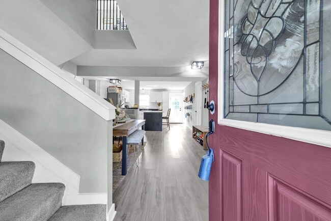 Building Photo - 1945 Woodcrest Rd