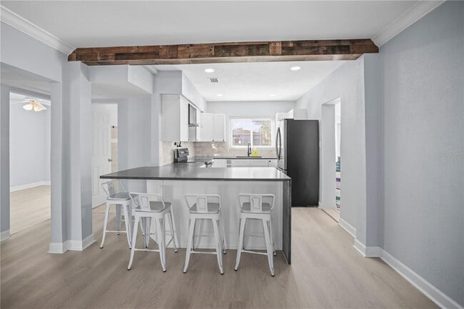 Building Photo - 132 81st Ave N