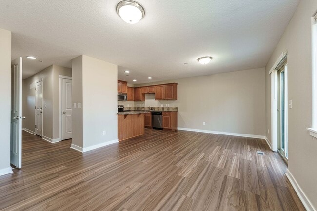 Building Photo - ASK ABOUT AUGUST MOVE IN SPECIAL 3 Bedroom...