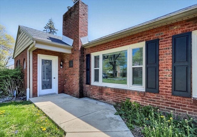 Building Photo - Available Now! Beautiful 3 Bedroom 2 Bath ...