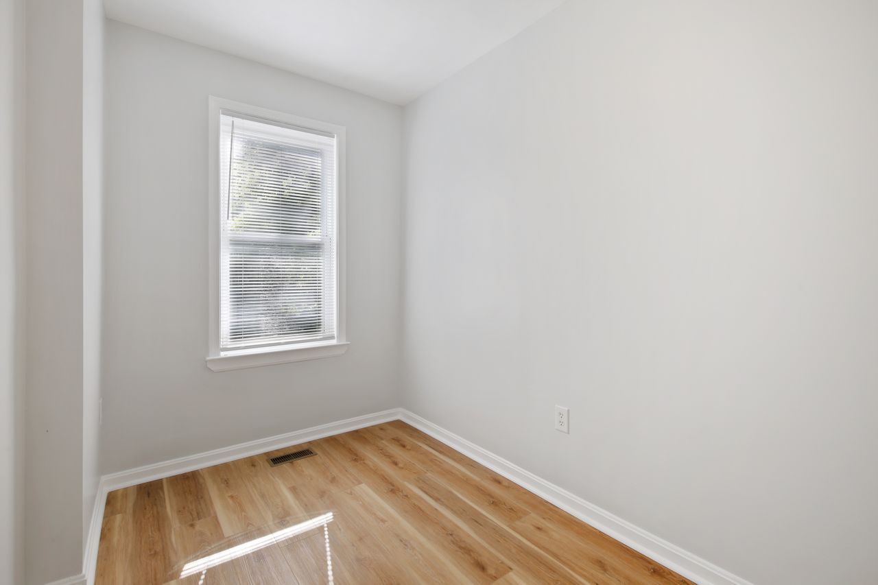 Building Photo - 1110 3rd St NE