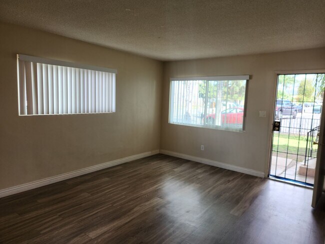 Building Photo - Affordable 2 bedroom, 1 Bath Lower Unit