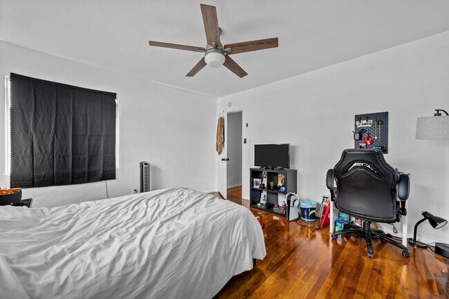 Building Photo - 4927 63rd St