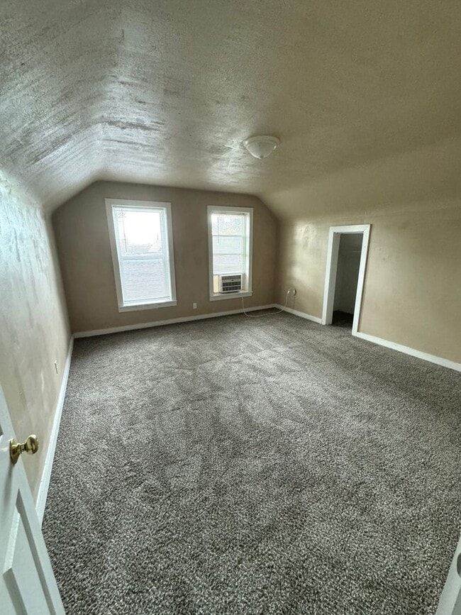 Building Photo - 6 Bedroom / 2 Bathroom House - NEXT TO SEMO's CAMPUS, LARGE YARD, INTERNET INCLUDED