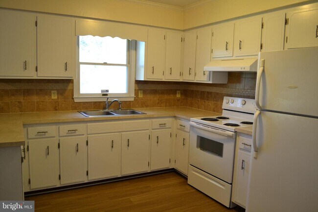 Building Photo - 925 Dyke Branch Rd