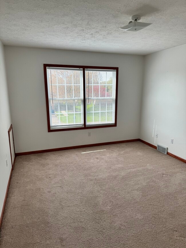 Building Photo - 5125 Echovale St NW