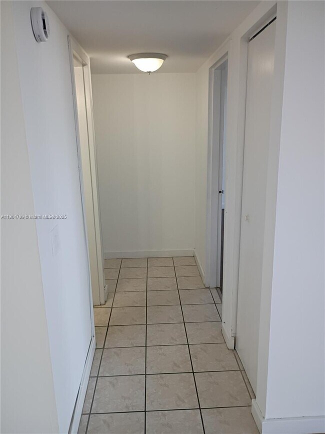 Building Photo - 2075 NE 164th St
