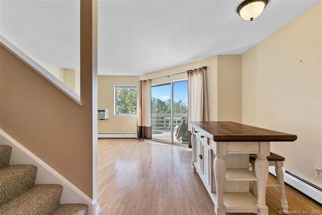 Building Photo - 675 Townsend Ave