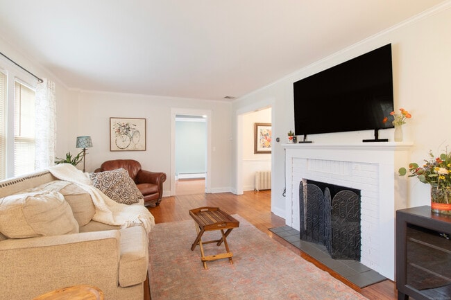 Building Photo - 315 S Orchard St