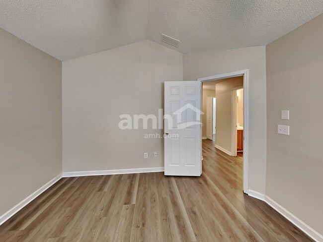 Building Photo - 4440 Grove Dr NW