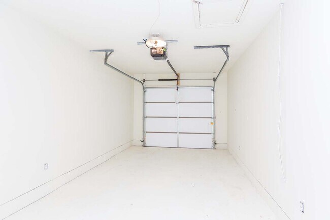 Building Photo - 10 Greenhaven Pl