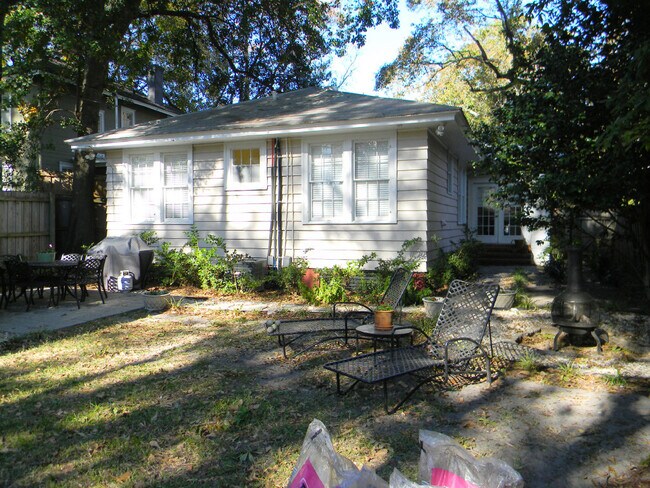 Building Photo - ARDSLEY PARK COTTAGE NEAR MCCAULEY PARK