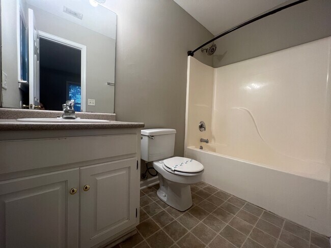 Building Photo - 2204 Gretels Hunt