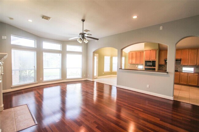 Building Photo - 6006 Briar Hill Ct