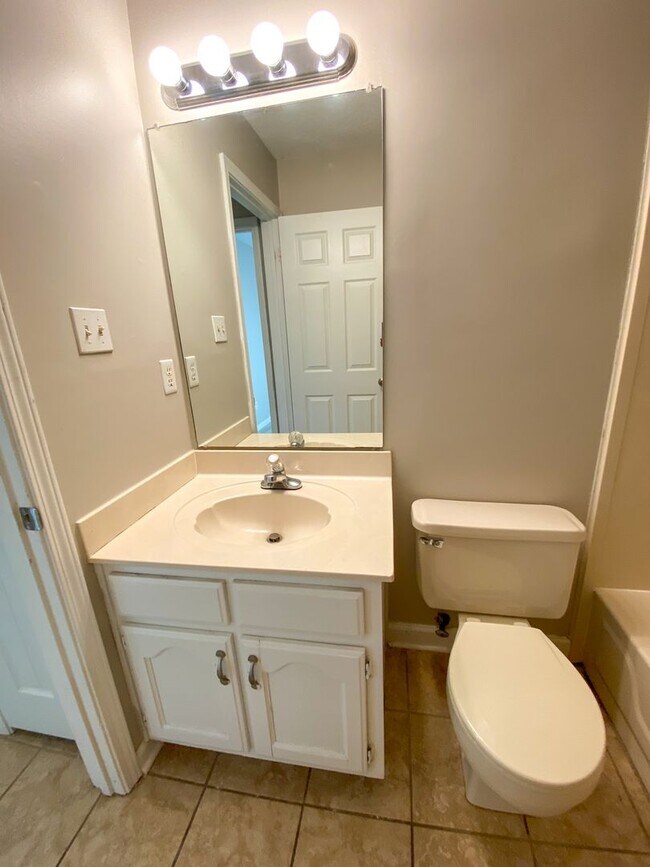 Building Photo - 3 bed, 2 bath home with wonderful curb appeal near N. Germantown Pkwy / $250 Gift card if move in...