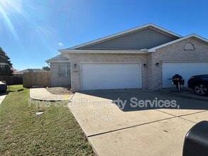 Building Photo - 1414 School House Ln