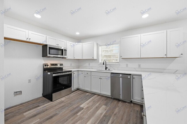 Building Photo - 5901 Farnsworth Ave