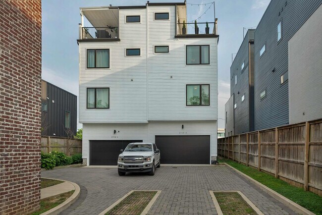 Building Photo - 2716 Delaware Ave