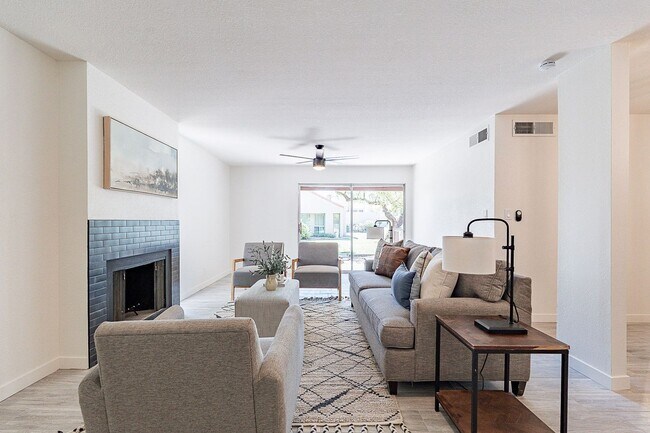 Building Photo - Live in luxury in this Scottsdale condo!