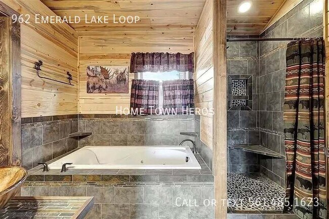 Building Photo - 962 Emerald Lk Lp