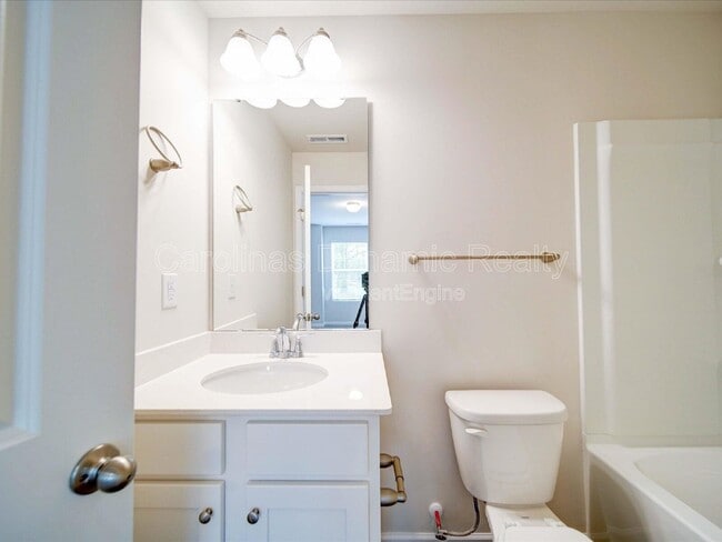 Building Photo - 916 S Battleground Ave