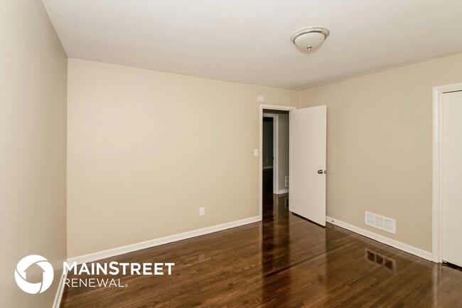 Building Photo - 6111 Elm Ave