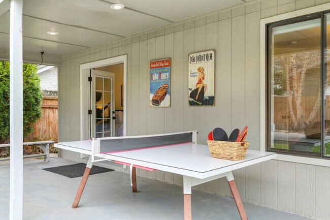 Building Photo - 417 S Dollar St