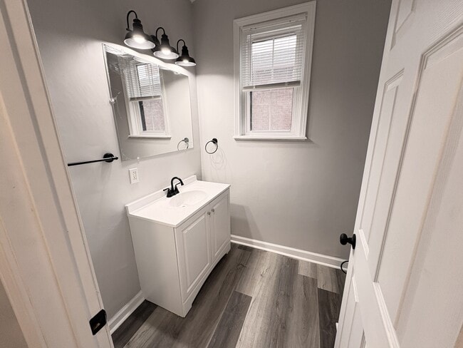 Building Photo - 511 Court St