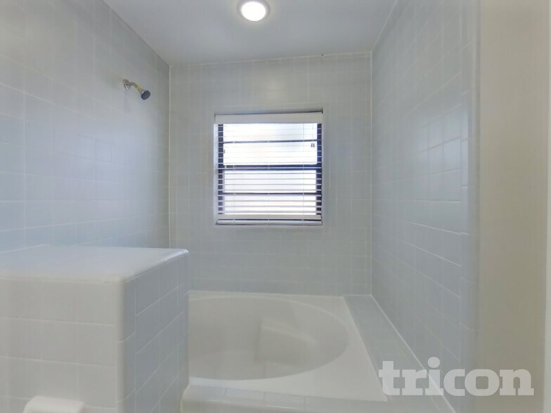 Building Photo - 4729 Suntree Blvd