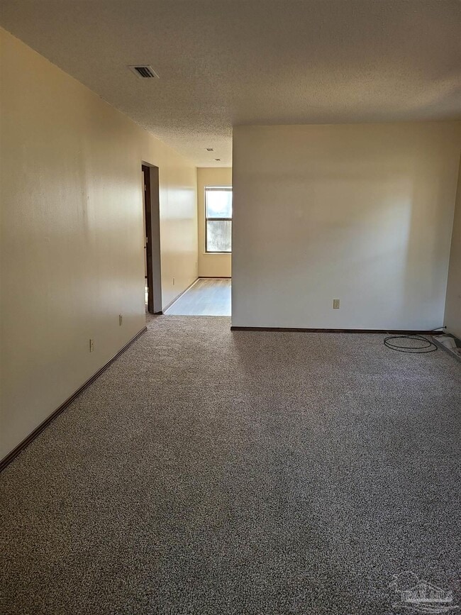 Building Photo - 323 E Olive Rd