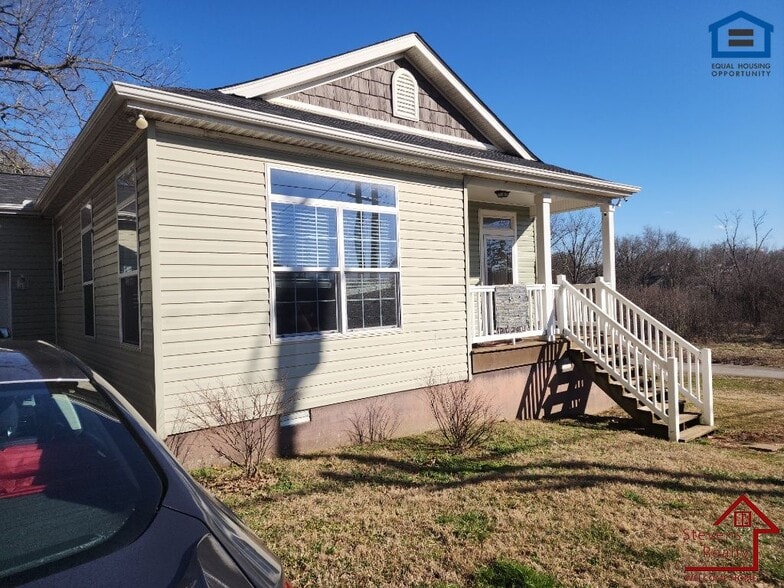 Building Photo - 925 Crescent Dr