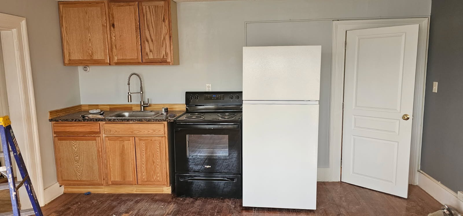 Building Photo - 204 Main St